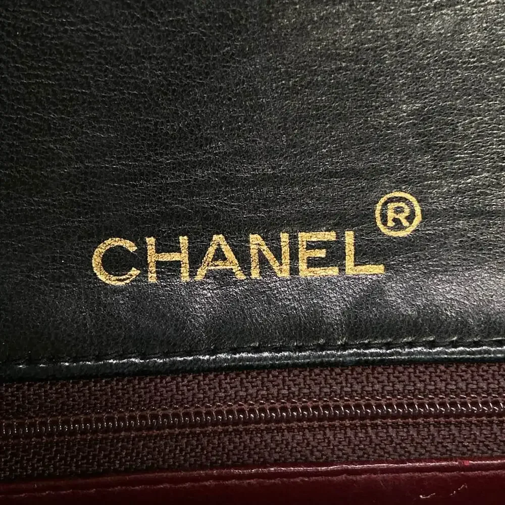 CHANEL single flap